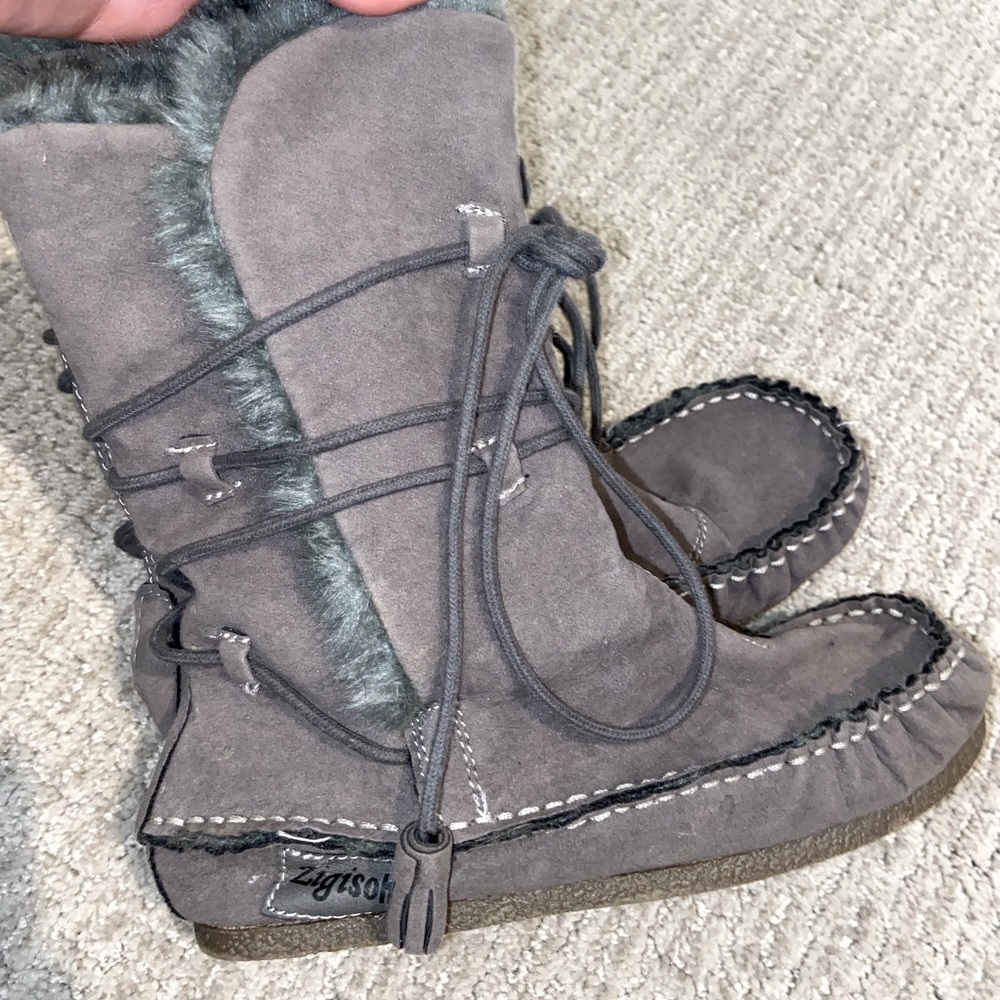 NWOT Gray moccasin boots women’s 6.5